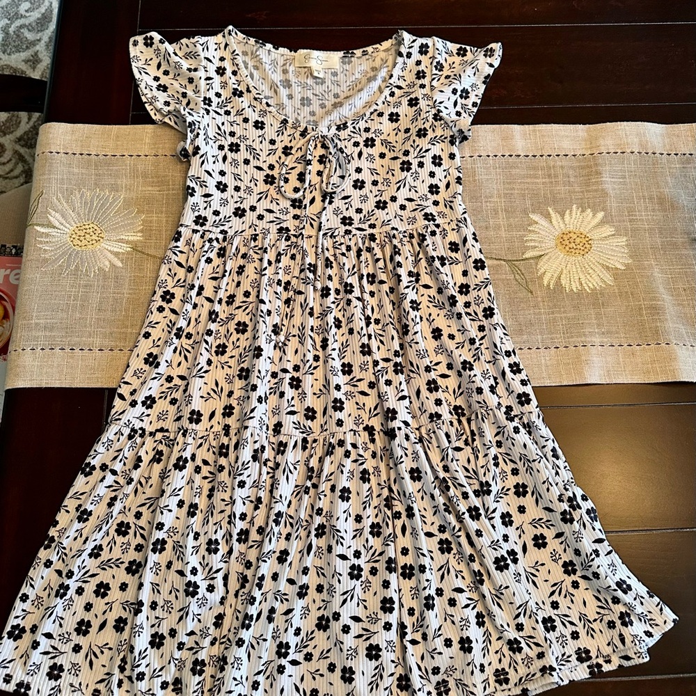 Floral Dress in black & white